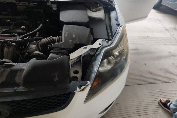 Used Ford Focus 2013 Hatchback Classic 1.8L Automatic Base Model Engine Bay Left
