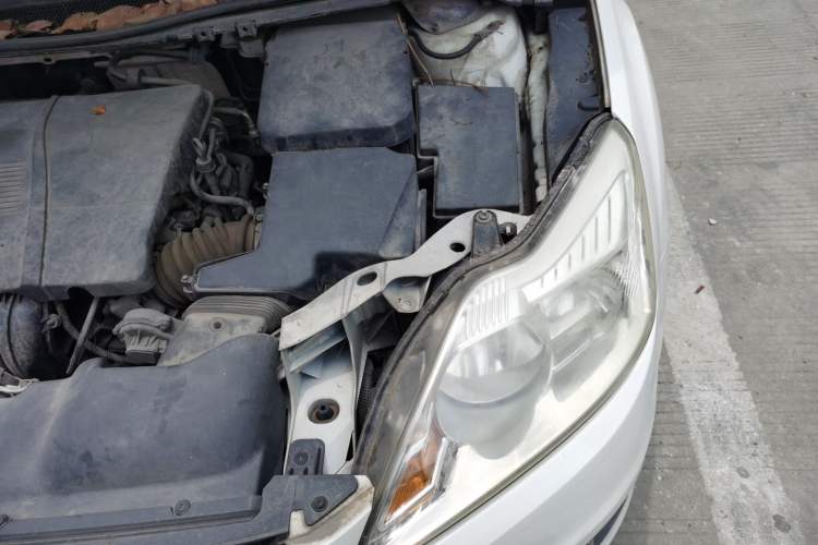 Used Ford Focus 2013 Hatchback Classic 1.8L Automatic Fashion Edition Engine Bay Left
