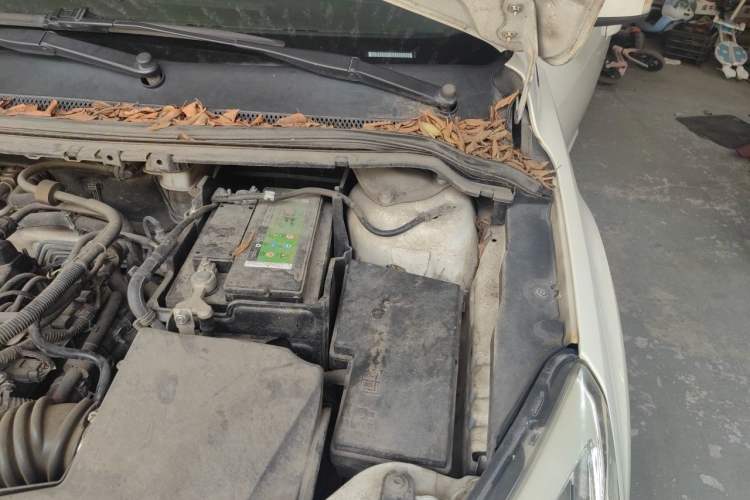 Used Ford Focus 2013 Sedan Classic 1.8L Manual Base Model Engine Bay Left
