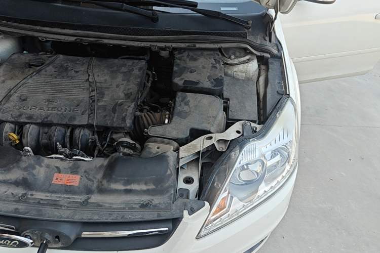 Used Ford Focus 2013 Sedan Classic 1.8L Manual Fashion Edition Engine Bay Left