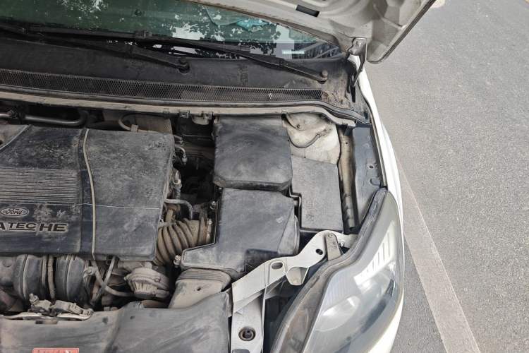 Used Ford Focus 2013 Hatchback Classic 1.8L Automatic Fashion Edition Engine Bay Left