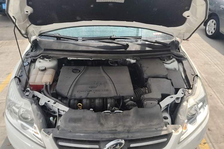 Used Ford Focus 2013 Sedan Classic 1.8L Manual Base Model Engine Bay