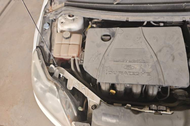Used Ford Focus 2013 Sedan Classic 1.8L Manual Base Model Engine Bay Right