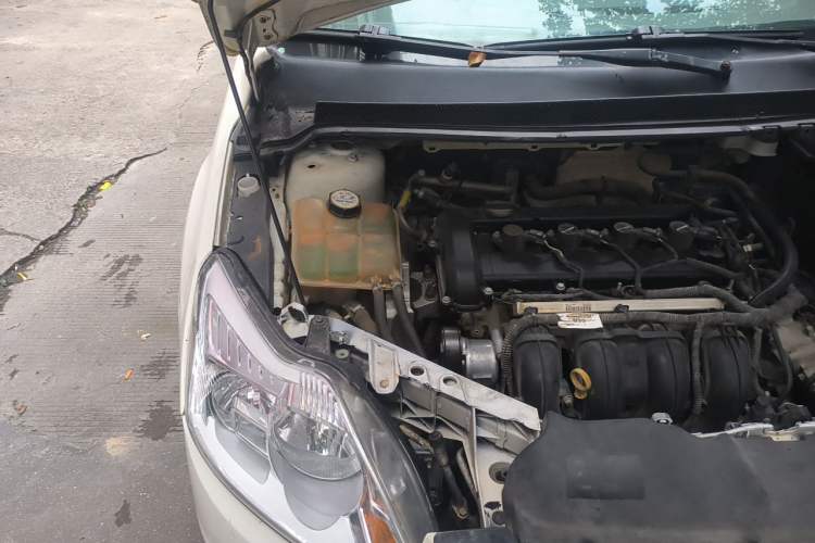 Used Ford Focus 2013 Sedan Classic 1.8L Automatic Base Model Engine Bay Right