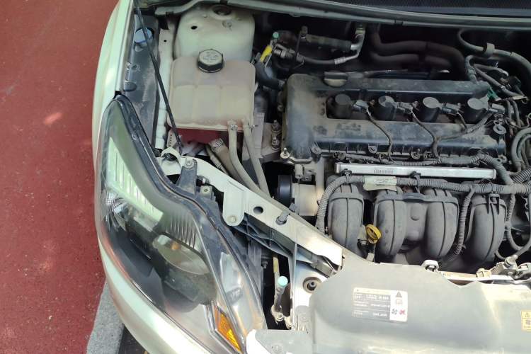 Used Ford Focus 2013 Hatchback Classic 1.8L Manual Base Model Engine Bay Right