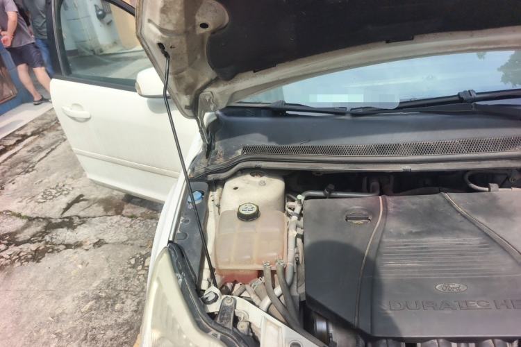 Used Ford Focus 2013 Sedan Classic 1.8L Manual Fashion Edition Engine Bay Right