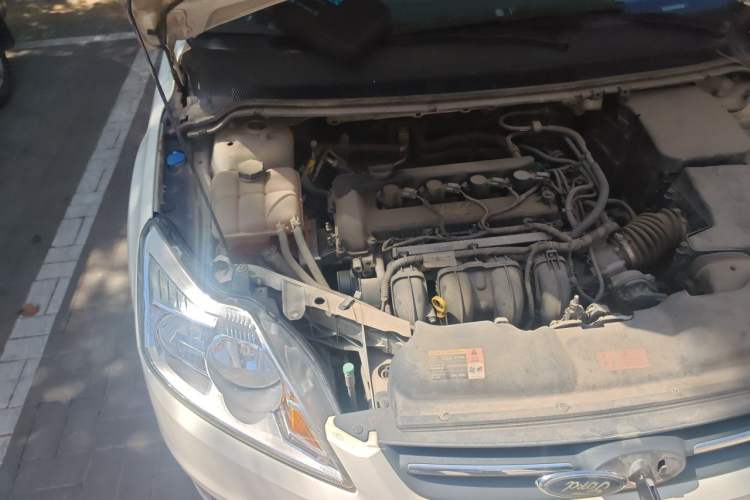Used Ford Focus 2013 Sedan Classic 1.8L Manual Base Model Engine Bay Right