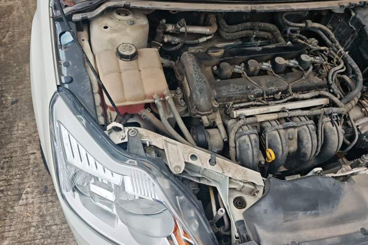 Used Ford Focus 2013 Sedan Classic 1.8L Manual Base Model Engine Bay Right