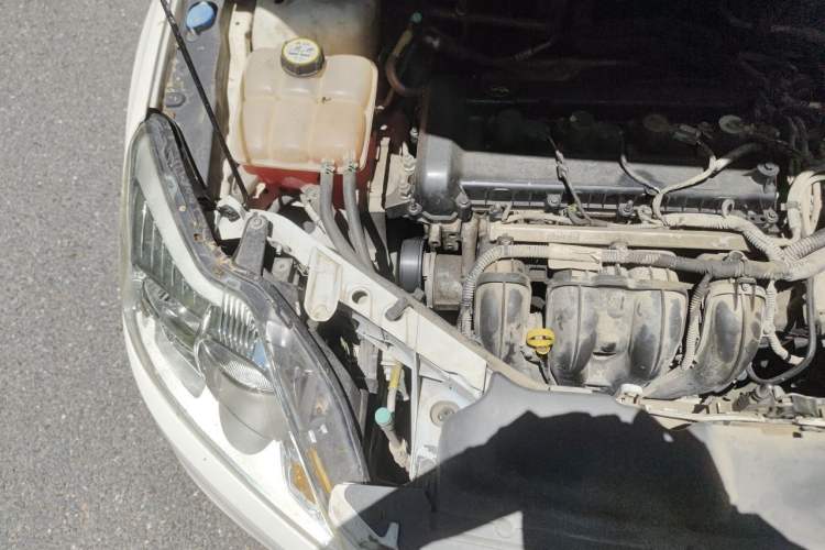 Used Ford Focus 2013 Sedan Classic 1.8L Manual Base Model Engine Bay Right