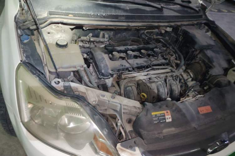 Used Ford Focus 2013 Sedan Classic 1.8L Manual Base Model Engine Bay Right