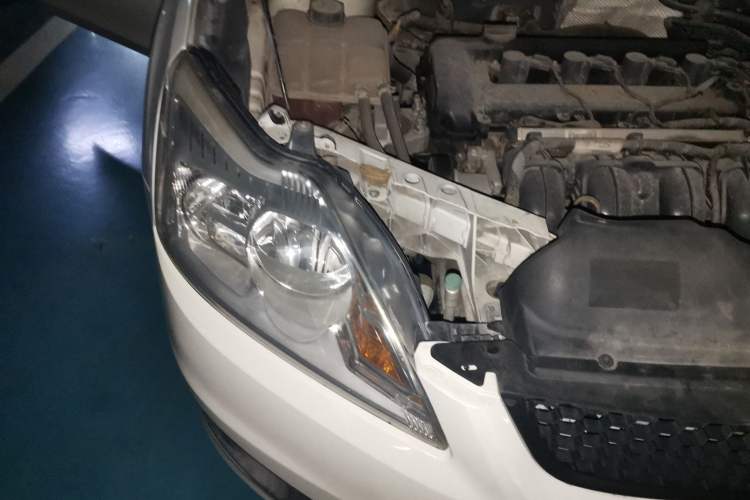 Used Ford Focus 2013 Hatchback Classic 1.8L Automatic Millionth Anniversary Edition Engine Bay Right