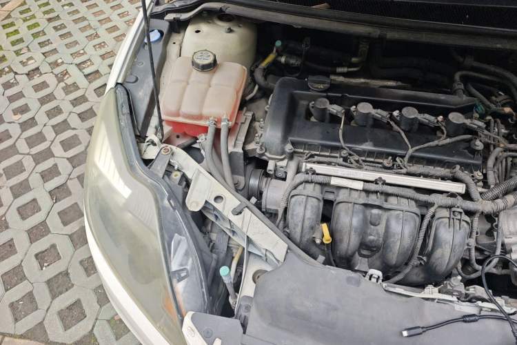 Used Ford Focus 2013 Hatchback Classic 1.8L Manual Base Model Engine Bay Right