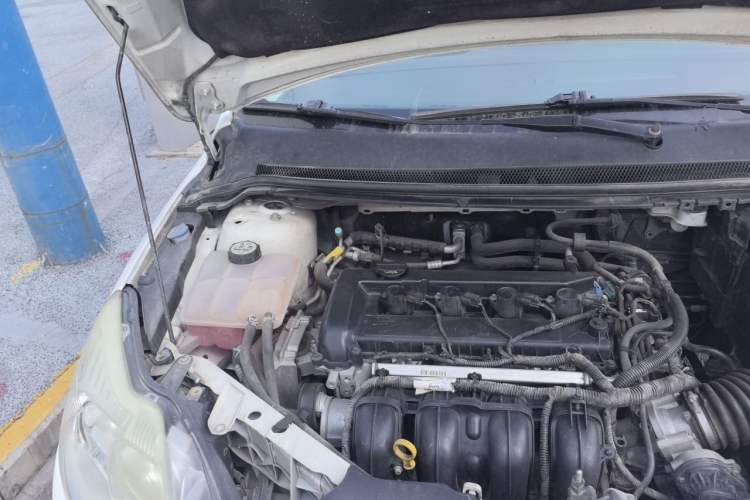 Used Ford Focus 2013 Sedan Classic 1.8L Manual Base Model Engine Bay Right