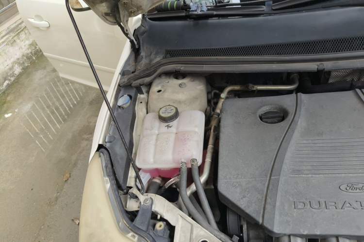 Used Ford Focus 2013 Sedan Classic 1.8L Automatic Fashion Edition Engine Bay Right