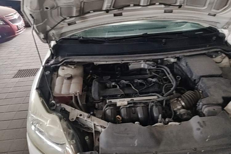 Used Ford Focus 2013 Sedan Classic 1.8L Automatic Base Model Engine Bay Right