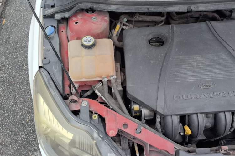Used Ford Focus 2013 Hatchback Classic 1.8L Manual Millionth Anniversary Edition Engine Bay Right