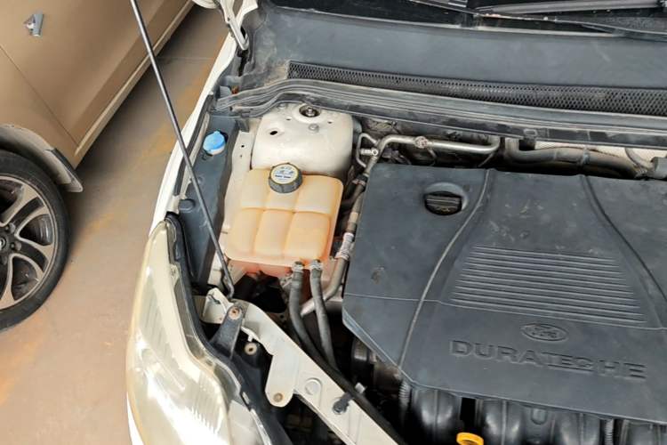 Used Ford Focus 2013 Sedan Classic 1.8L Automatic Fashion Edition Engine Bay Right
