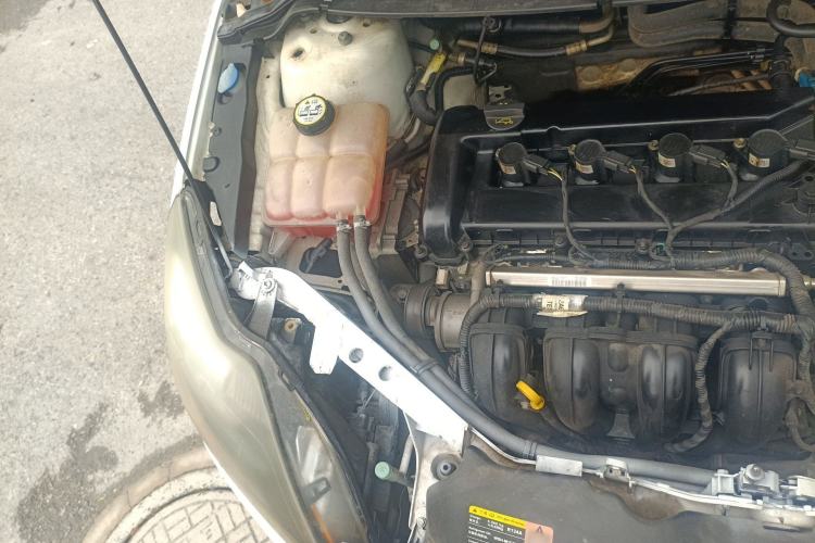 Used Ford Focus 2013 Hatchback Classic 1.8L Manual Base Model Engine Bay Right