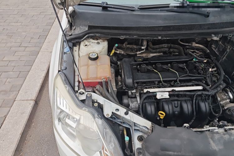 Used Ford Focus 2013 Sedan Classic 1.8L Manual Base Model Engine Bay Right
