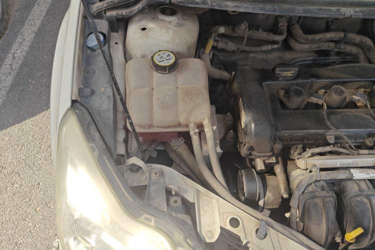 Used Ford Focus 2013 Sedan Classic 1.8L Manual Base Model Engine Bay Right