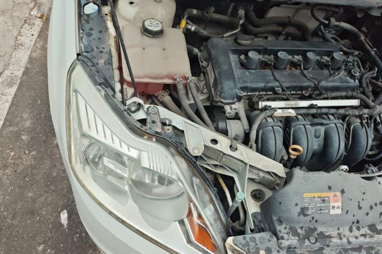 Used Ford Focus 2013 Sedan Classic 1.8L Automatic Base Model Engine Bay Right