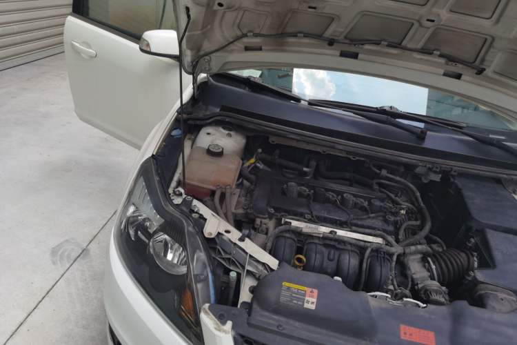 Used Ford Focus 2013 Hatchback Classic 1.8L Manual Base Model Engine Bay Right