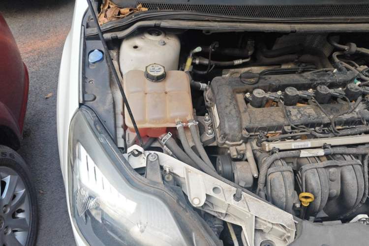 Used Ford Focus 2013 Hatchback Classic 1.8L Automatic Base Model Engine Bay Right