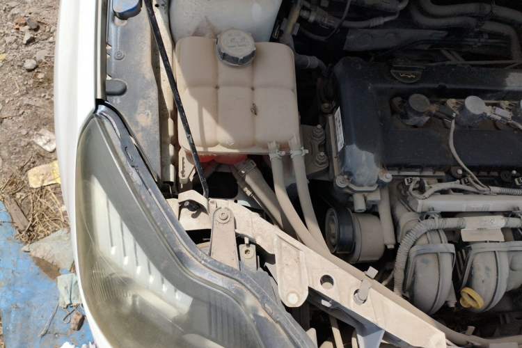 Used Ford Focus 2013 Hatchback Classic 1.8L Manual Base Model Engine Bay Right