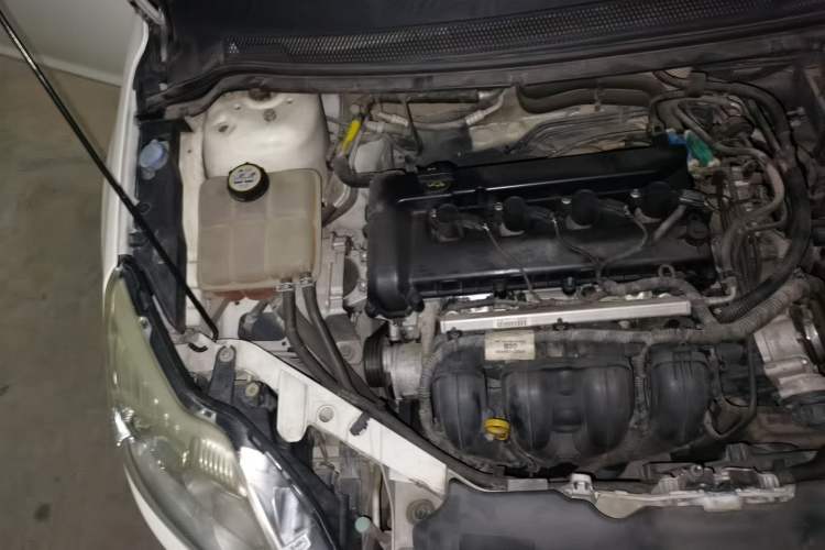 Used Ford Focus 2013 Sedan Classic 1.8L Automatic Base Model Engine Bay Right