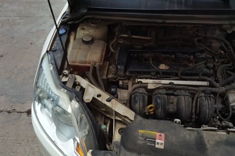 Used Ford Focus 2013 Sedan Classic 1.8L Manual Base Model Engine Bay Right