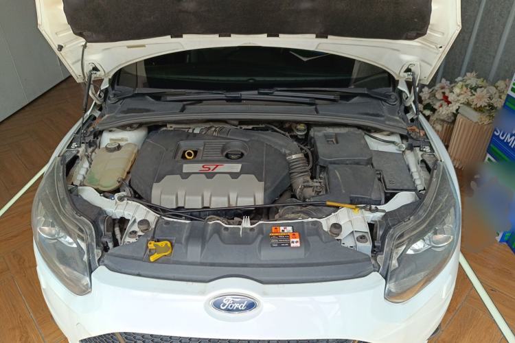 Used Ford Focus 2013 2.0T ST Standard Edition Engine Bay