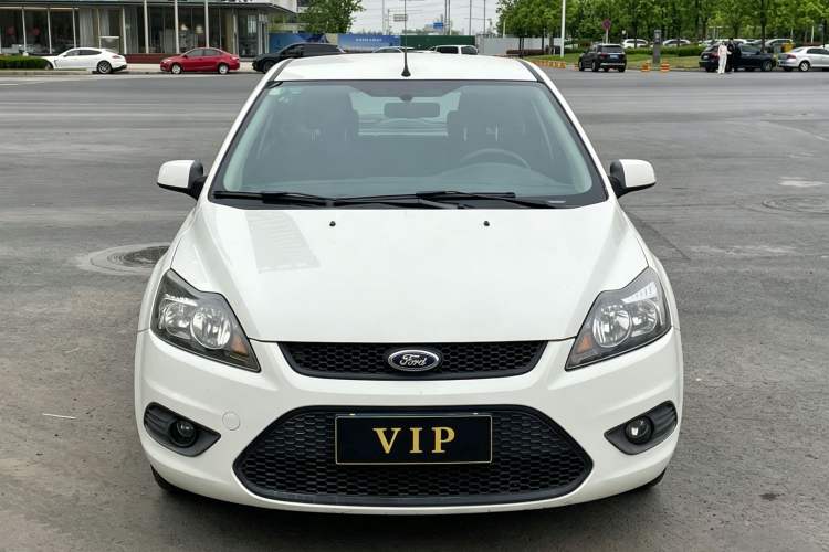 Used Ford Focus 2013 Hatchback Classic 1.8L Manual Base Model Exterior 2