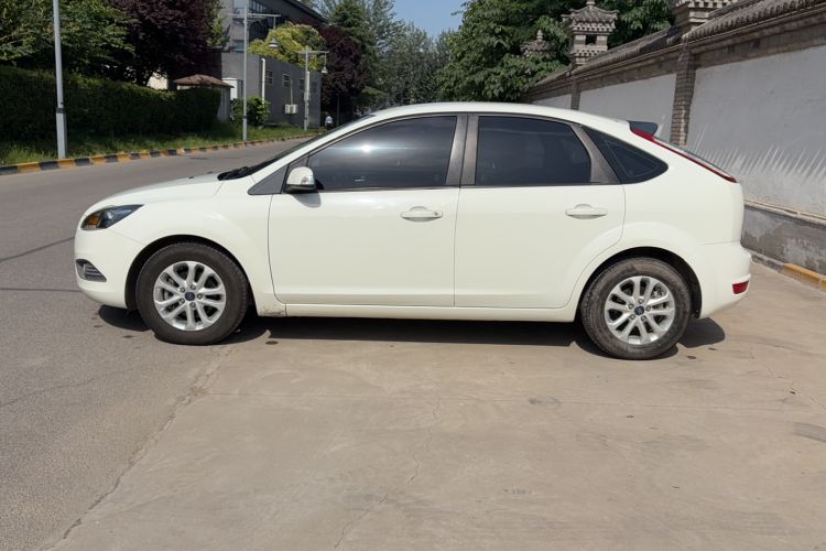 Used Ford Focus 2013 Hatchback Classic 1.8L Automatic Base Model Exterior 2