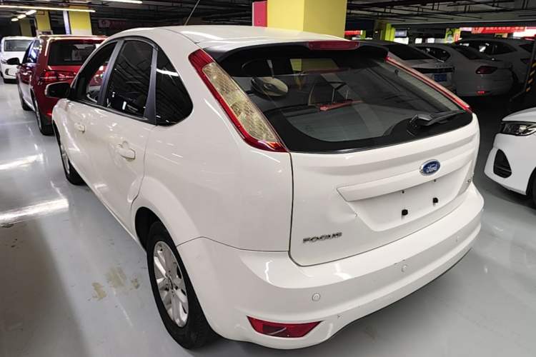 Used Ford Focus 2013 Hatchback Classic 1.8L Automatic Base Model Exterior 2