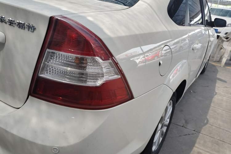 Used Ford Focus 2013 Sedan Classic 1.8L Manual Base Model Exterior 3