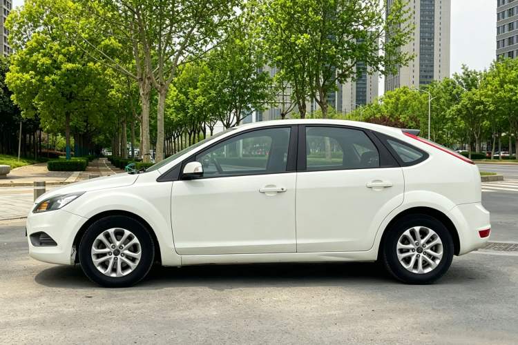 Used Ford Focus 2013 Hatchback Classic 1.8L Manual Base Model Exterior 4