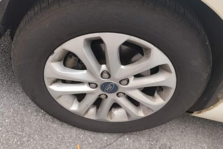 Used Ford Focus 2013 Hatchback Classic 1.8L Automatic Base Model Exterior 4