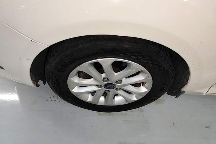 Used Ford Focus 2013 Hatchback Classic 1.8L Automatic Base Model Exterior 4