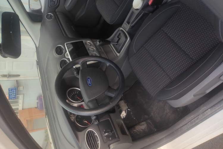 Used Ford Focus 2013 Hatchback Classic 1.8L Automatic Base Model Exterior 5