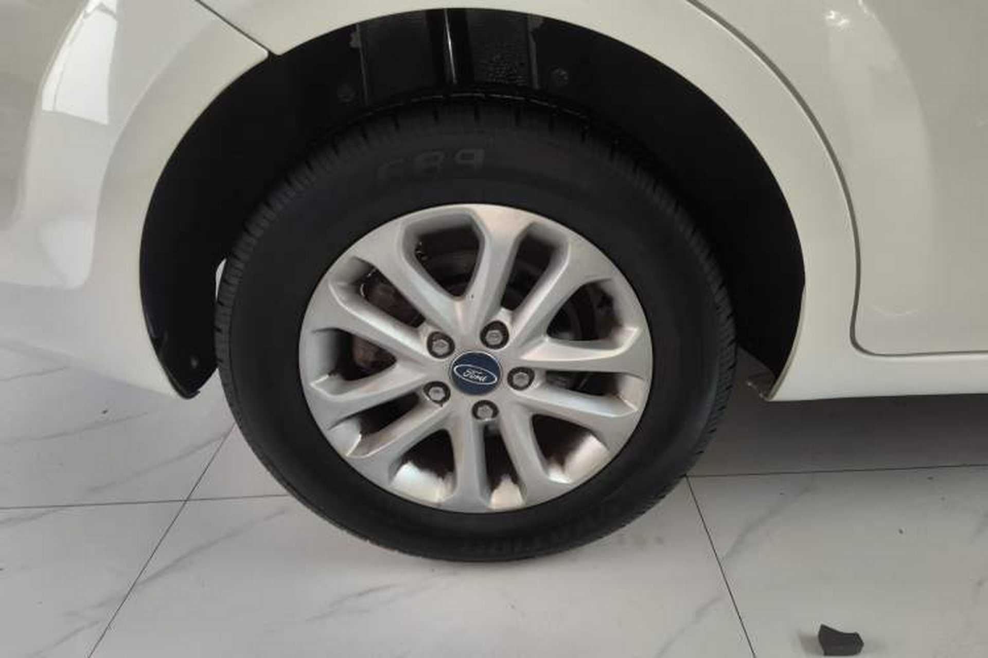 Used Ford Focus 2013 Sedan Classic 1.8L Manual Base Model Exterior 5