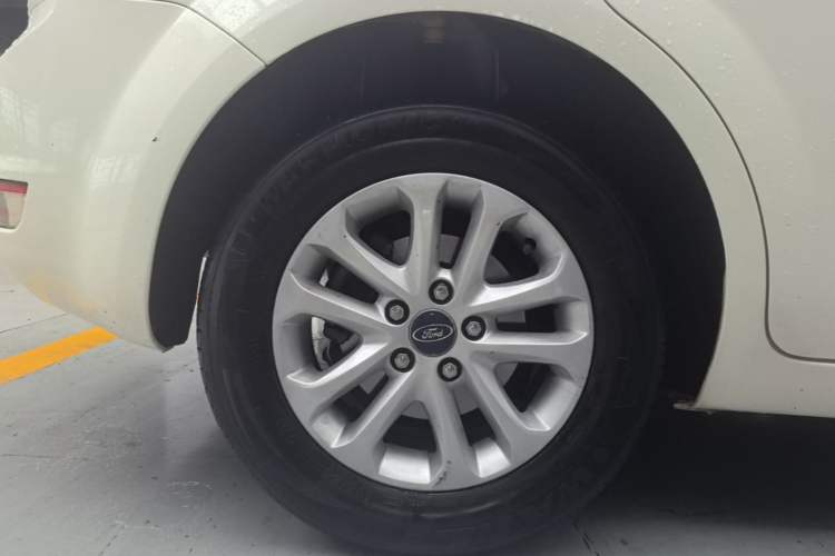 Used Ford Focus 2013 Hatchback Classic 1.8L Manual Millionth Anniversary Edition Exterior 5