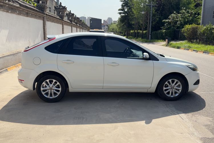 Used Ford Focus 2013 Hatchback Classic 1.8L Automatic Base Model Exterior 5