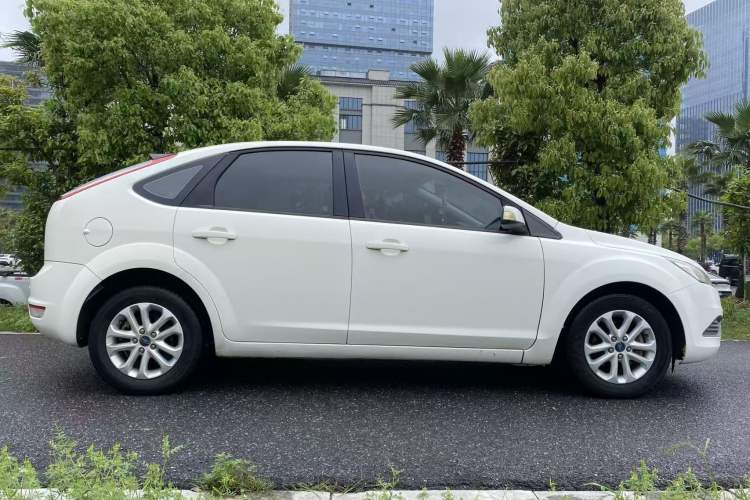 Used Ford Focus 2013 Hatchback Classic 1.8L Automatic Base Model Exterior 5