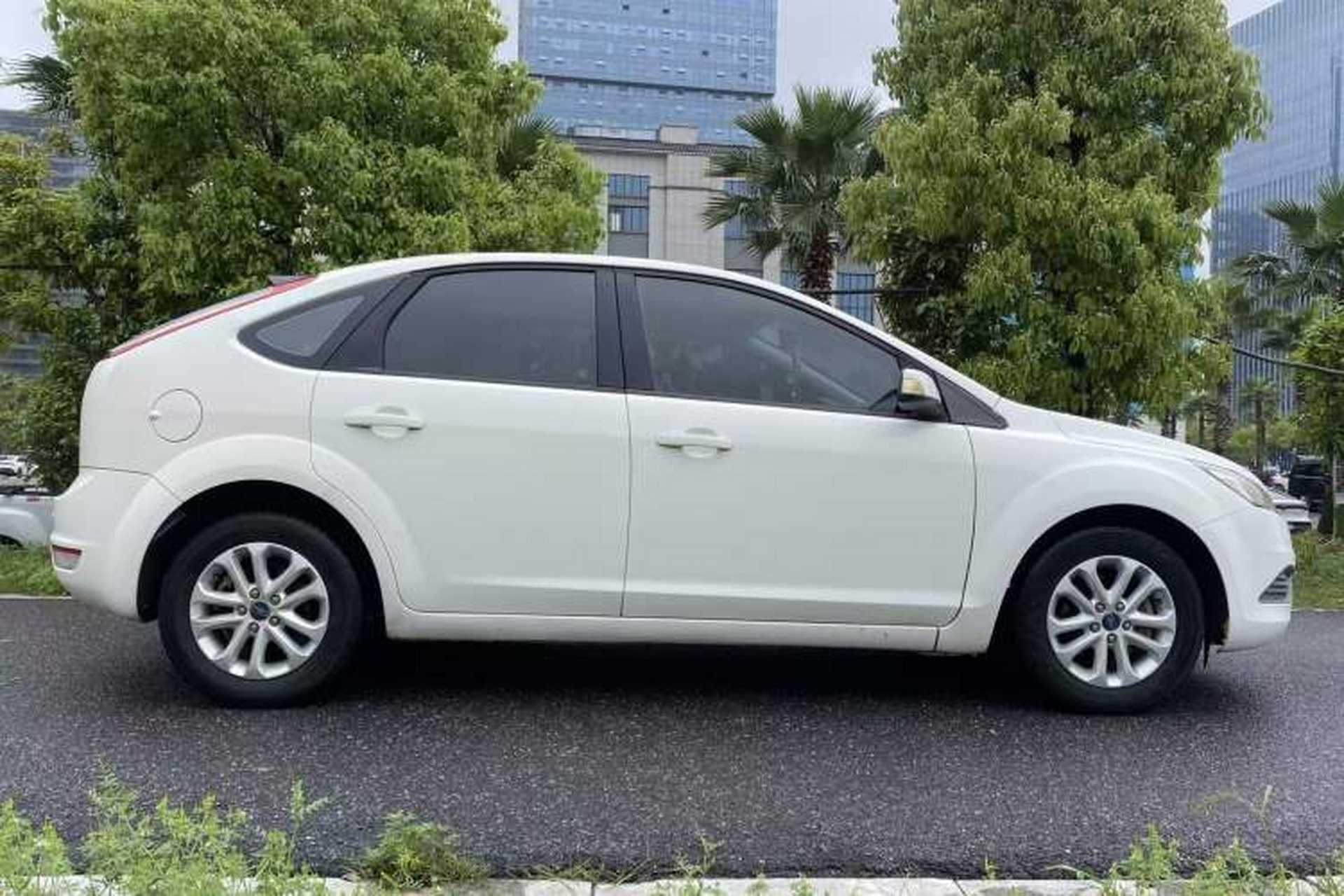 Used Ford Focus 2013 Hatchback Classic 1.8L Automatic Base Model Exterior 5