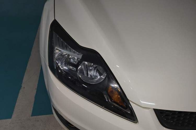 Used Ford Focus 2013 Hatchback Classic 1.8L Automatic Base Model Exterior 6