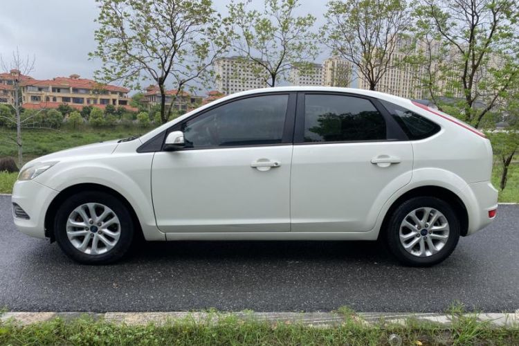 Used Ford Focus 2013 Hatchback Classic 1.8L Automatic Base Model Exterior 7