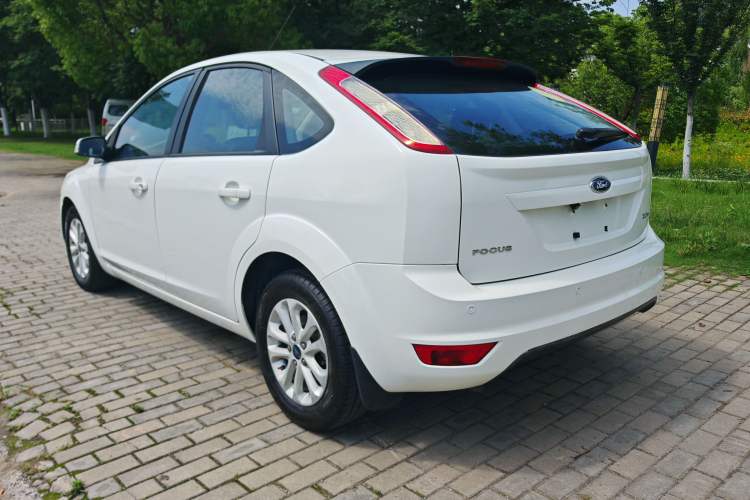 Used Ford Focus 2013 Hatchback Classic 1.8L Automatic Base Model Exterior 8