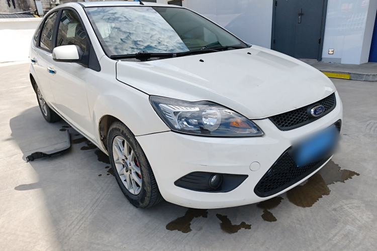 Used Ford Focus 2013 Hatchback Classic 1.8L Manual Base Model Front Right 45 Deg