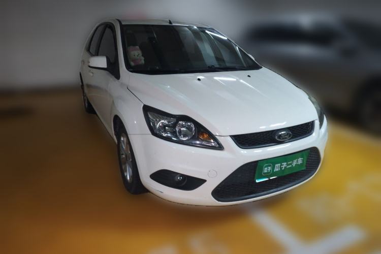 Used Ford Focus 2013 Hatchback Classic 1.8L Manual Base Model Front Right 45 Deg