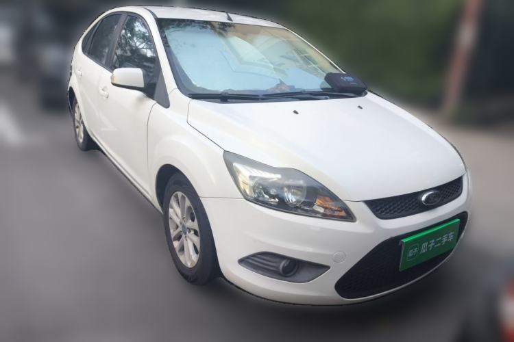Used Ford Focus 2013 Hatchback Classic 1.8L Automatic Base Model Front Right 45 Deg